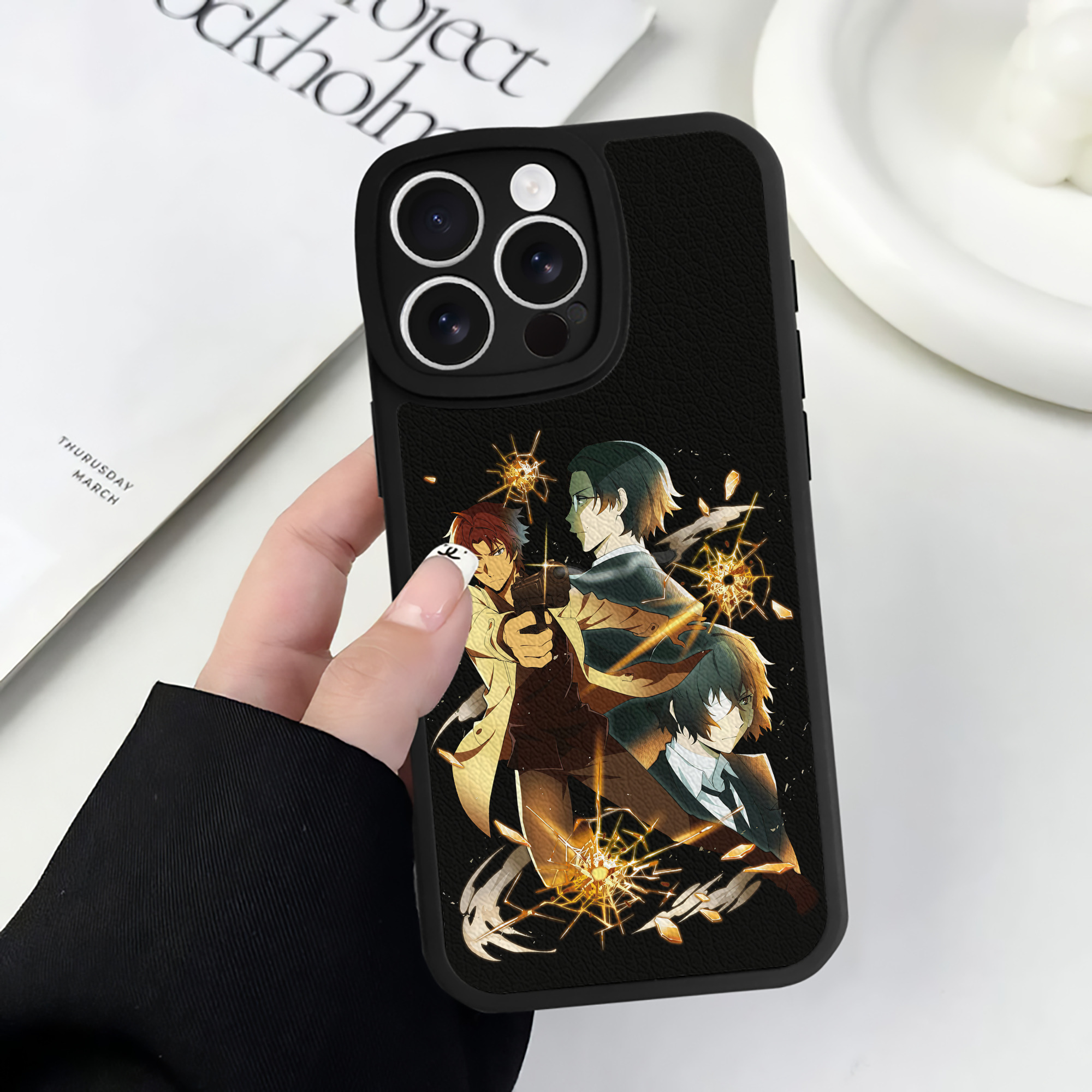 （画像用） 文豪ストレイドッグス Bungo Stray Dogs 【iPhone 16シリーズ対応】シリコンスマホケース（レザー調） 材質：シリコン